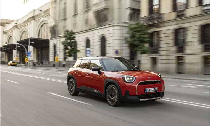 MINI Aceman SE: Bold Electric Crossover Charges Up the Market